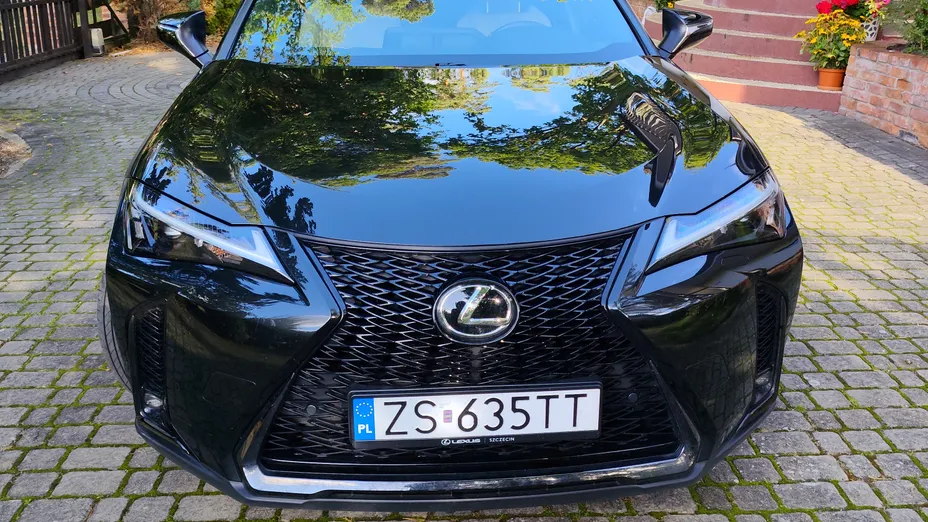 LEXUS UX -