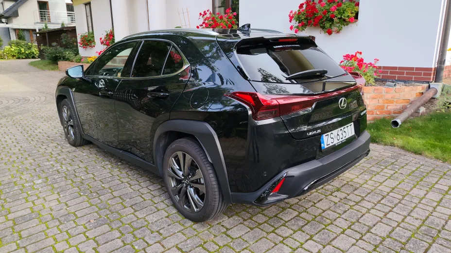 LEXUS UX -