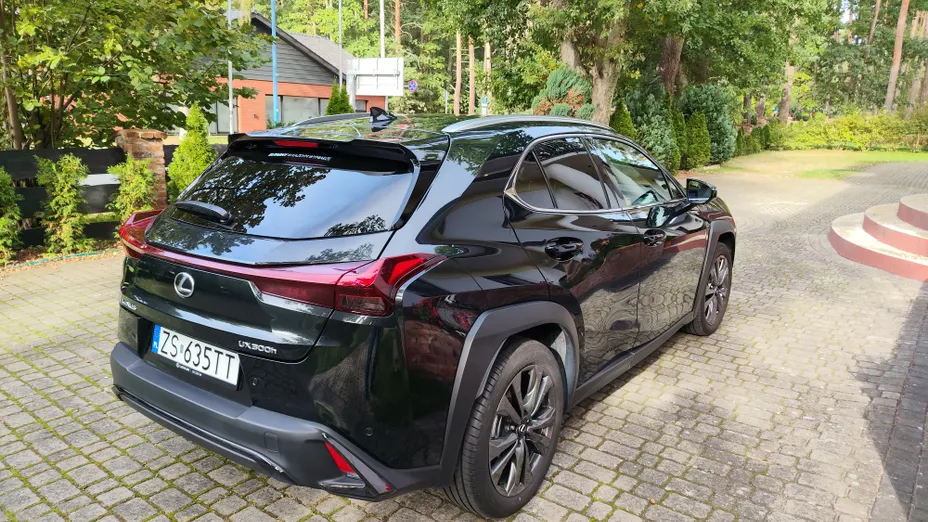 LEXUS UX -