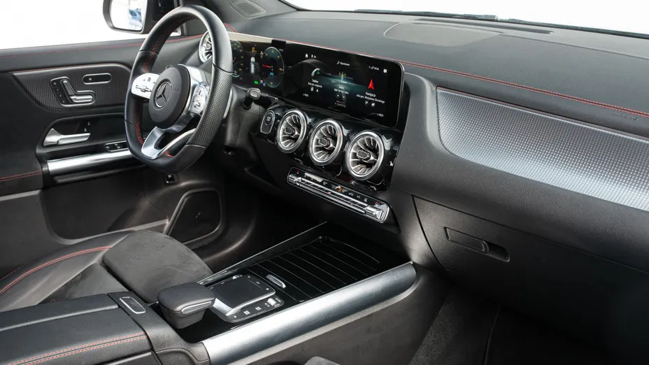 MERCEDES-BENZ EQA EQA 250 66.5kWh AMG Line