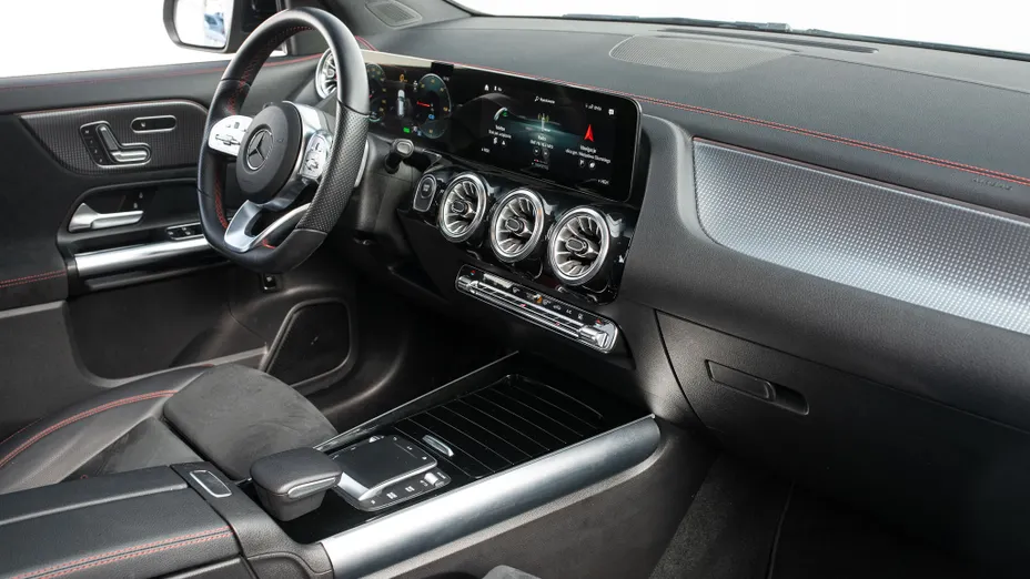 MERCEDES-BENZ EQA EQA 250 66.5kWh AMG Line