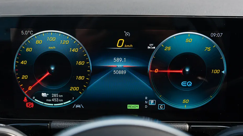 MERCEDES-BENZ EQA EQA 250 66.5kWh AMG Line