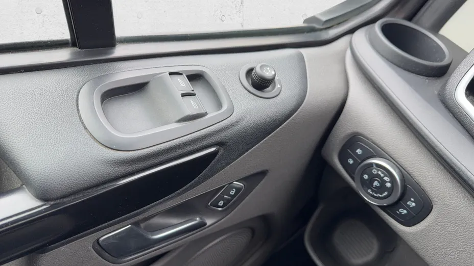 FORD Transit Custom Transit Custom 320 L2H1 Sport (bryg.)