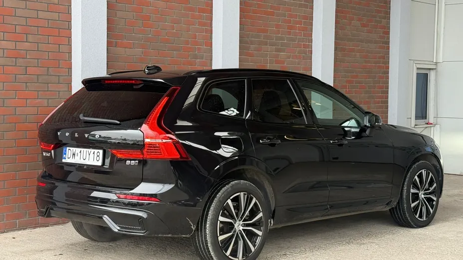 VOLVO XC60 XC60 B5 B AWD Plus Dark aut