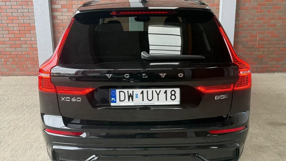 VOLVO XC60 XC60 B5 B AWD Plus Dark aut