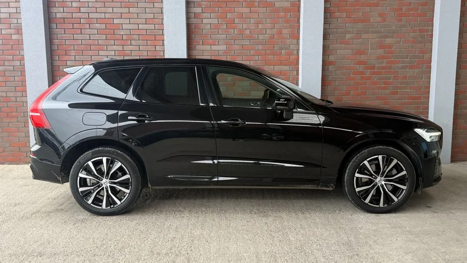 VOLVO XC60 XC60 B5 B AWD Plus Dark aut