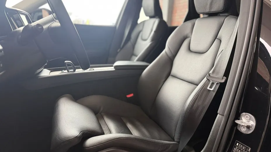 VOLVO XC60 XC60 B5 B AWD Plus Dark aut