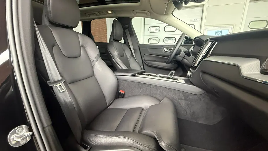 VOLVO XC60 XC60 B5 B AWD Plus Dark aut