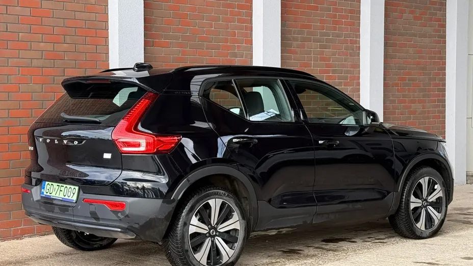 VOLVO XC40 XC40 73kWh P6 Recharge Plus aut