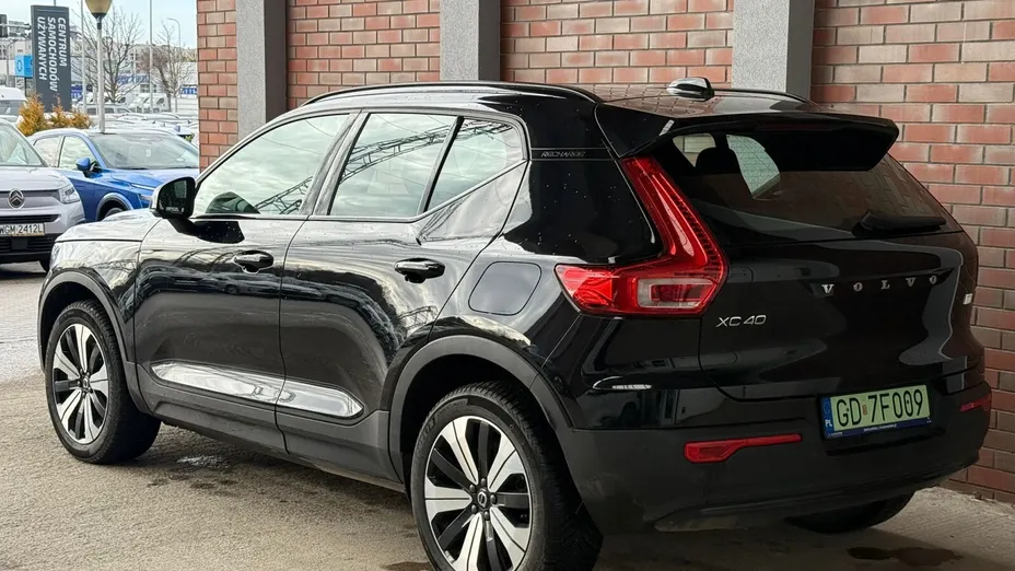 VOLVO XC40 XC40 73kWh P6 Recharge Plus aut
