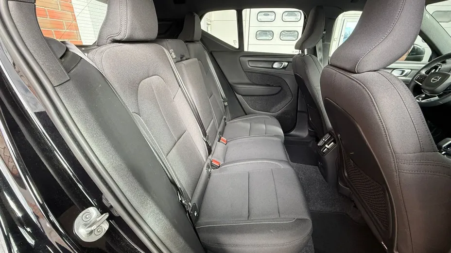 VOLVO XC40 XC40 73kWh P6 Recharge Plus aut