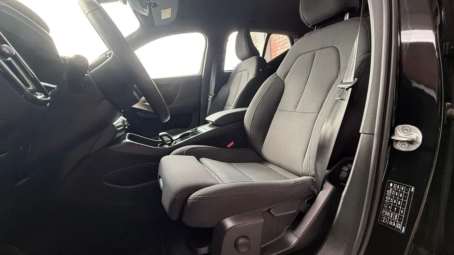 VOLVO XC40 XC40 73kWh P6 Recharge Plus aut