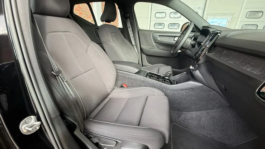VOLVO XC40 XC40 73kWh P6 Recharge Plus aut