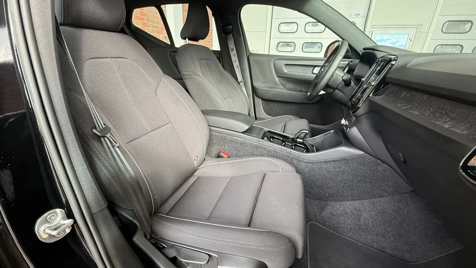 VOLVO XC40 XC40 73kWh P6 Recharge Plus aut