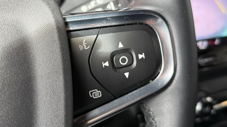 VOLVO XC40 XC40 73kWh P6 Recharge Plus aut
