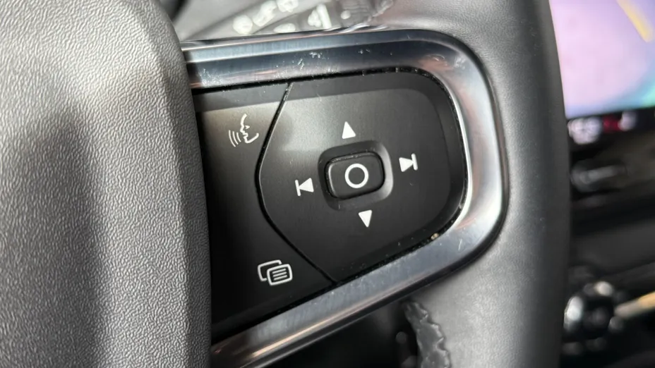 VOLVO XC40 XC40 73kWh P6 Recharge Plus aut