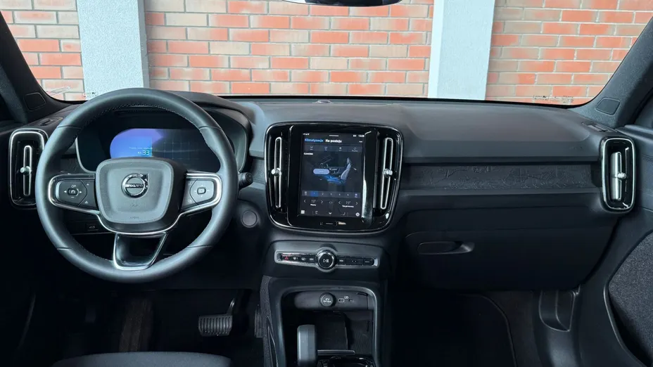 VOLVO XC40 XC40 73kWh P6 Recharge Plus aut