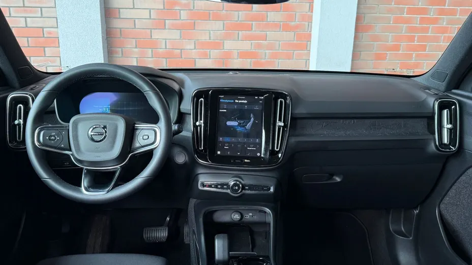 VOLVO XC40 XC40 73kWh P6 Recharge Plus aut