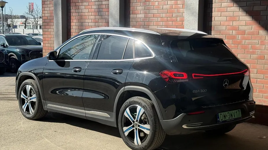 MERCEDES-BENZ EQA EQA 300 66.5kWh 4-Matic Electric Art