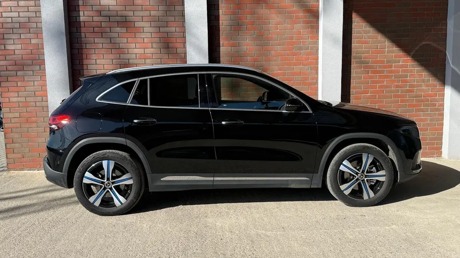 MERCEDES-BENZ EQA EQA 300 66.5kWh 4-Matic Electric Art