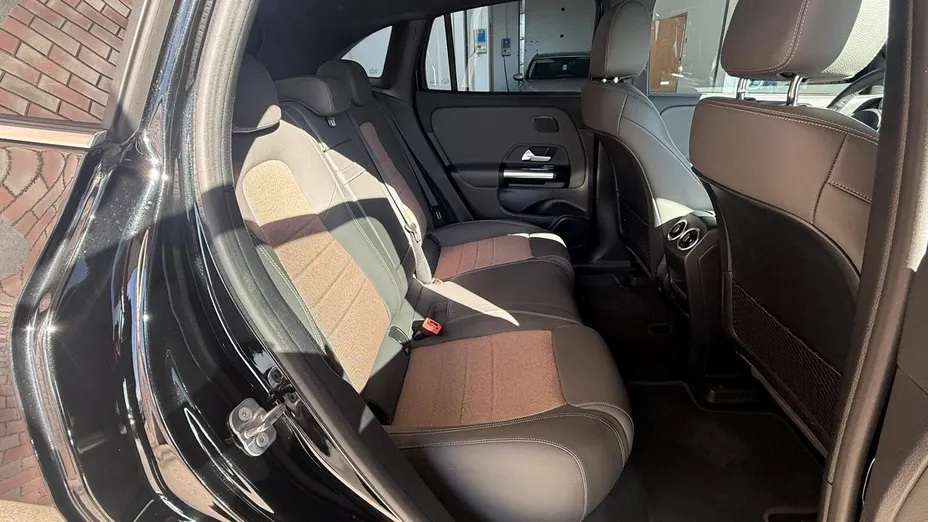 MERCEDES-BENZ EQA EQA 300 66.5kWh 4-Matic Electric Art