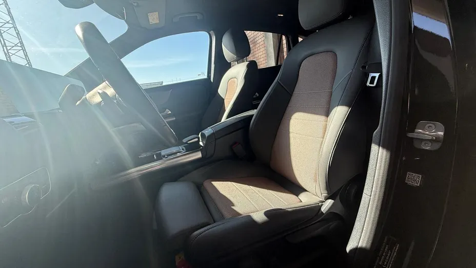 MERCEDES-BENZ EQA EQA 300 66.5kWh 4-Matic Electric Art