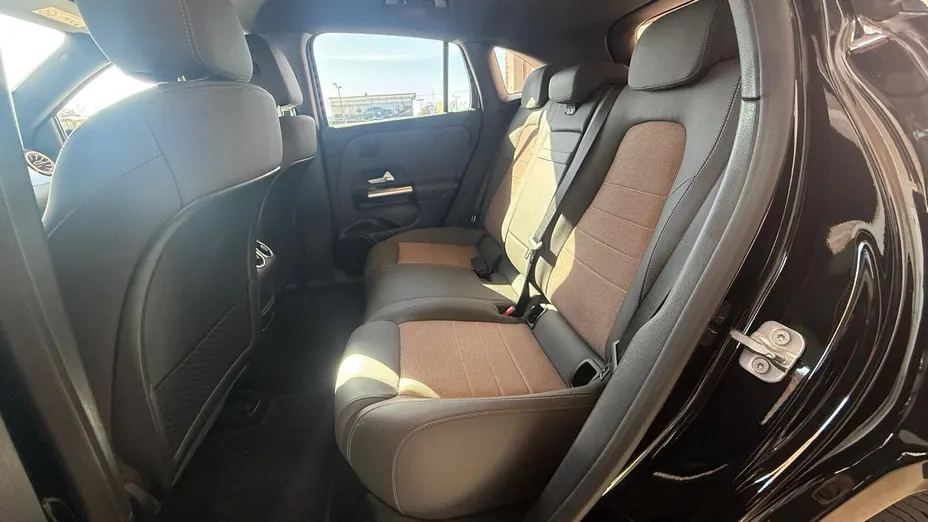 MERCEDES-BENZ EQA EQA 300 66.5kWh 4-Matic Electric Art