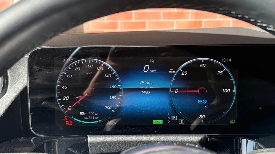 MERCEDES-BENZ EQA EQA 300 66.5kWh 4-Matic Electric Art