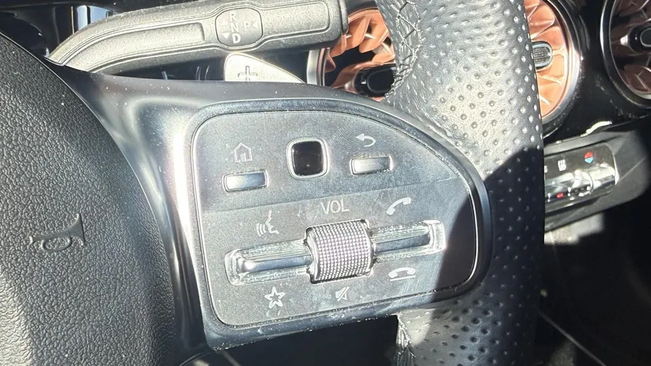 MERCEDES-BENZ EQA EQA 300 66.5kWh 4-Matic Electric Art