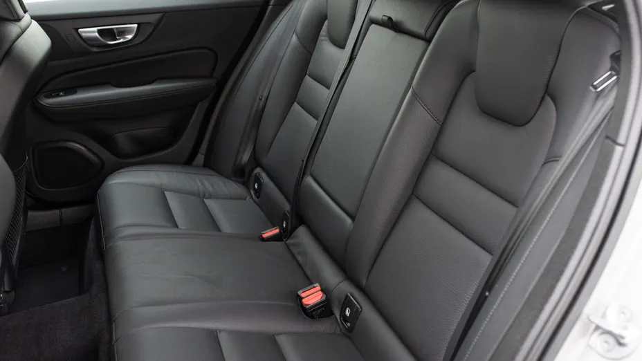 VOLVO V60 V60 B4 B Plus Dark aut