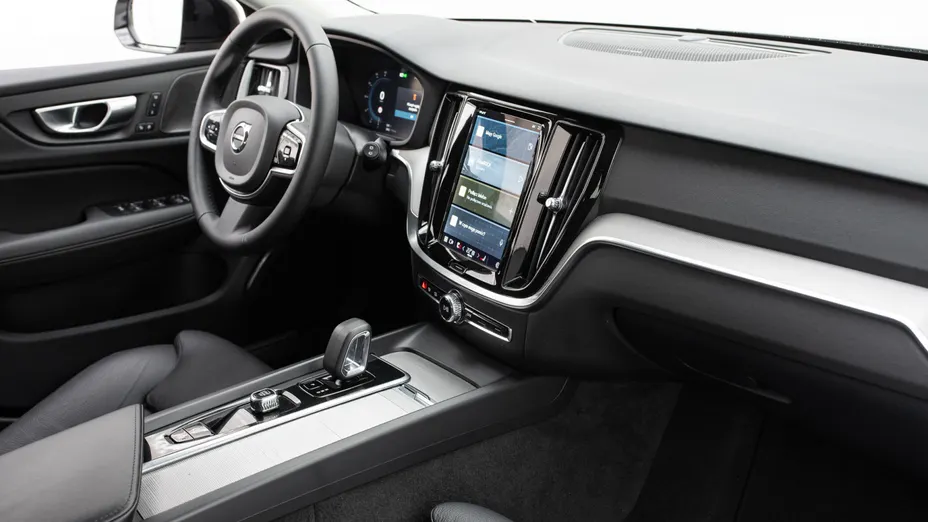 VOLVO V60 V60 B4 B Plus Dark aut