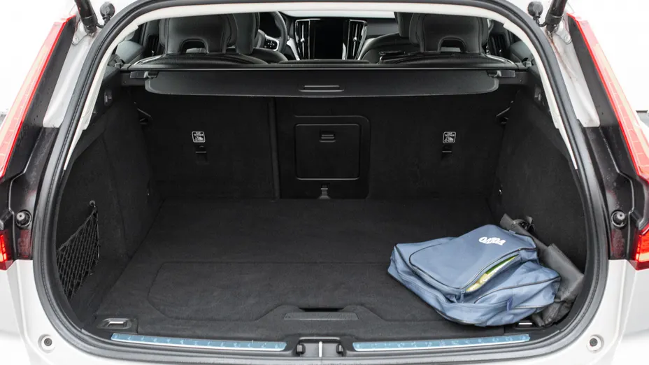 VOLVO V60 V60 B4 B Plus Dark aut