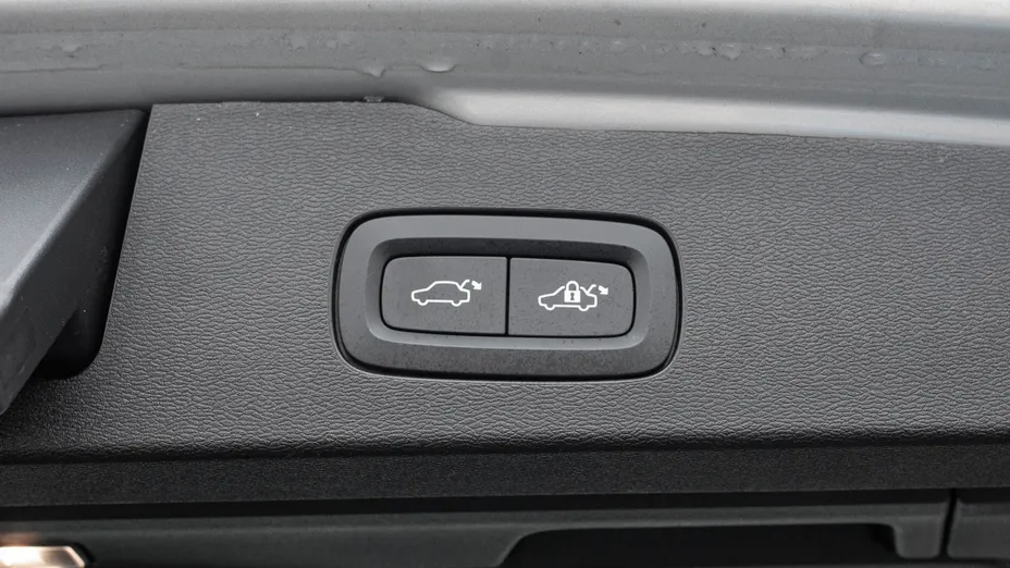 VOLVO V60 V60 B4 B Plus Dark aut