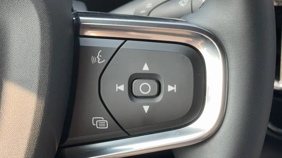 VOLVO XC40 XC40 B4 AWD Plus Dark aut