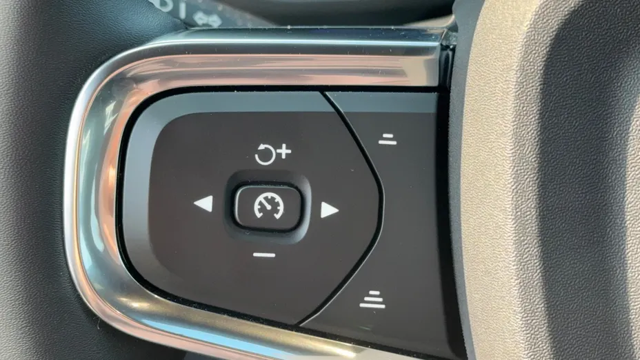 VOLVO XC40 XC40 B4 AWD Plus Dark aut