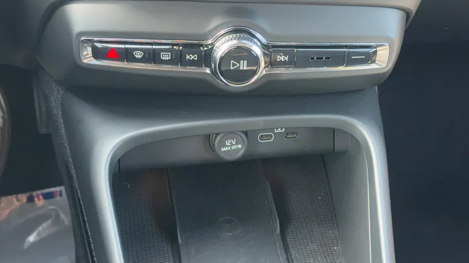 VOLVO XC40 XC40 B4 AWD Plus Dark aut