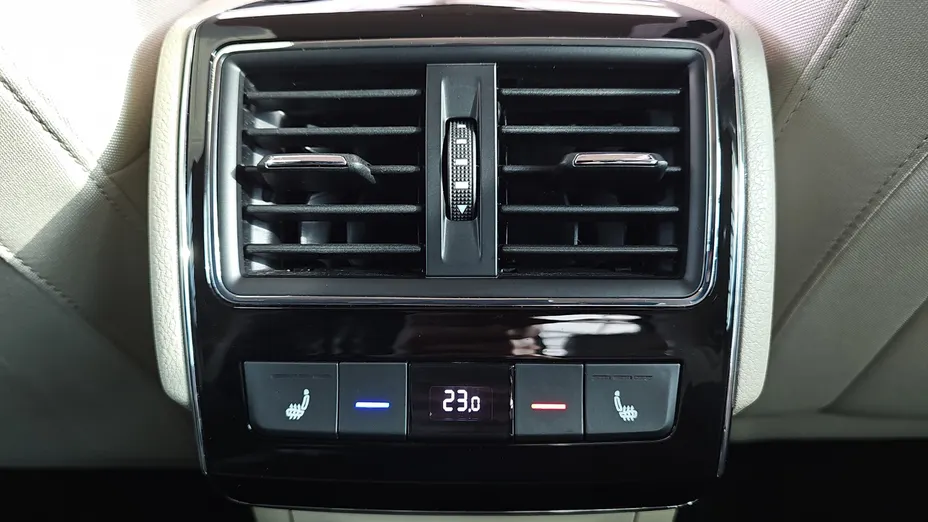 SKODA Superb Superb 2.0 TDI SCR Style DSG