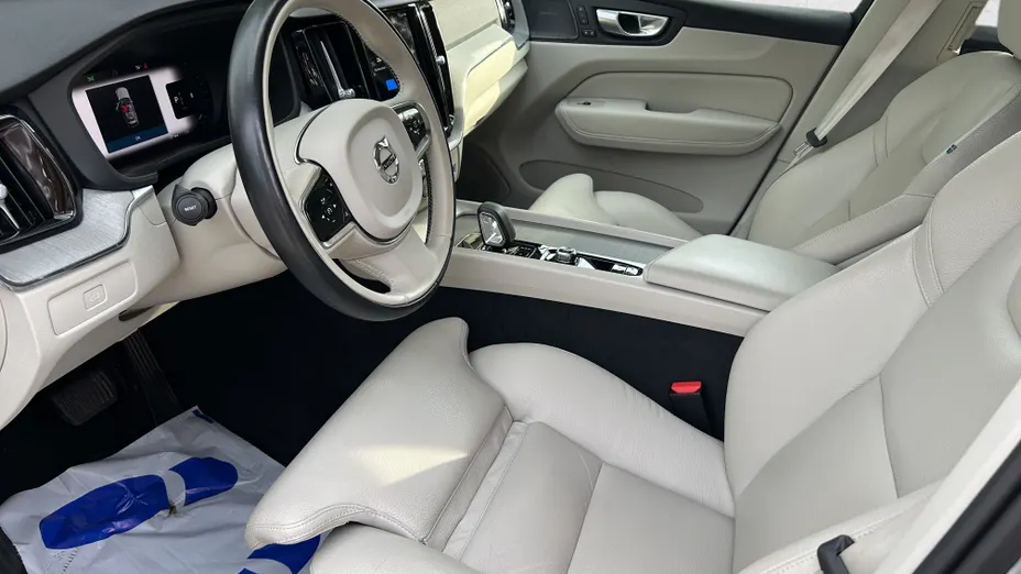VOLVO XC60 XC60 B5 B AWD Plus Dark aut