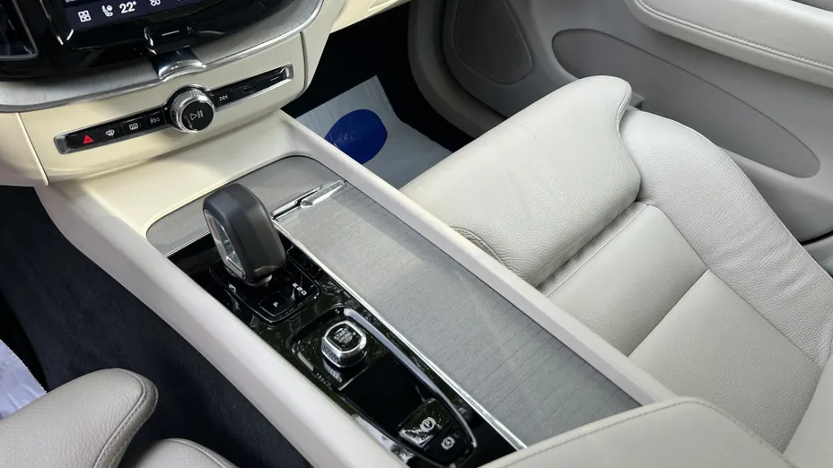 VOLVO XC60 XC60 B5 B AWD Plus Dark aut