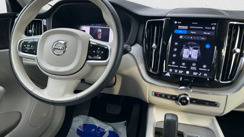 VOLVO XC60 XC60 B5 B AWD Plus Dark aut