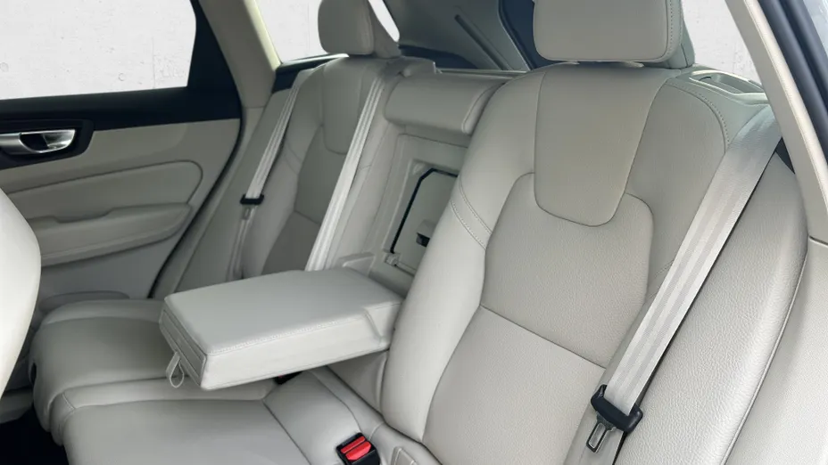 VOLVO XC60 XC60 B5 B AWD Plus Dark aut