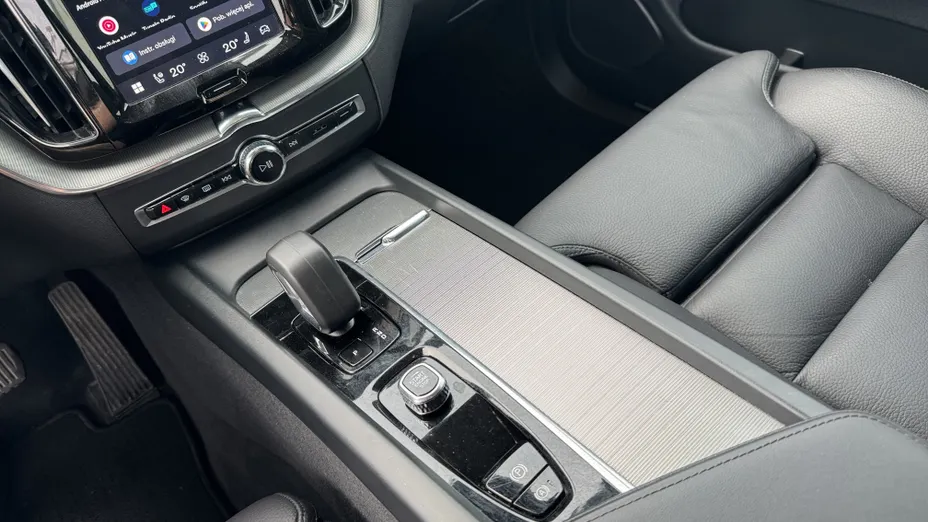VOLVO XC60 XC60 B5 B AWD Plus Dark aut