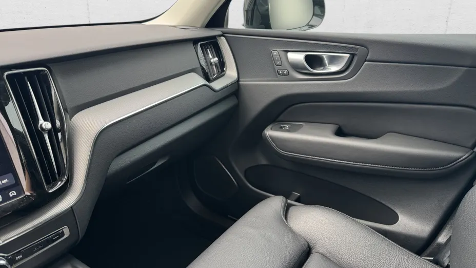 VOLVO XC60 XC60 B5 B AWD Plus Dark aut