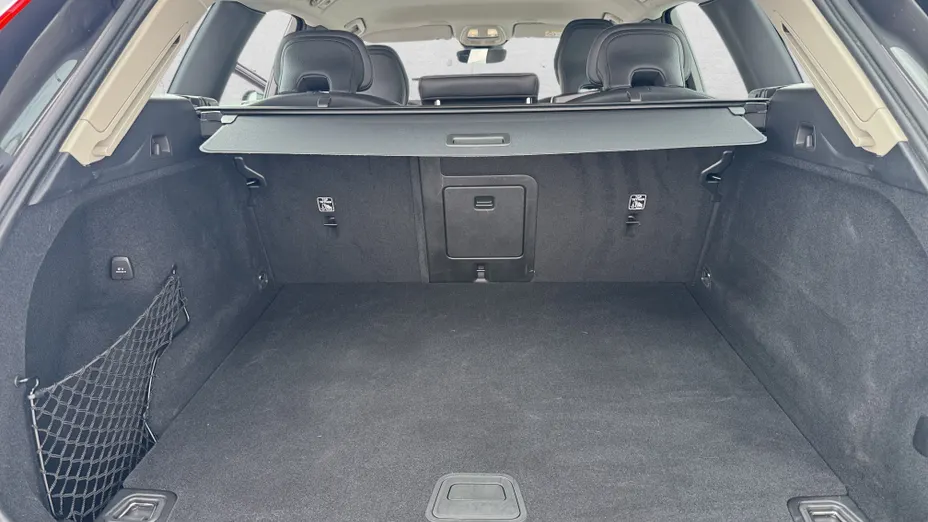 VOLVO XC60 XC60 B5 B AWD Plus Dark aut