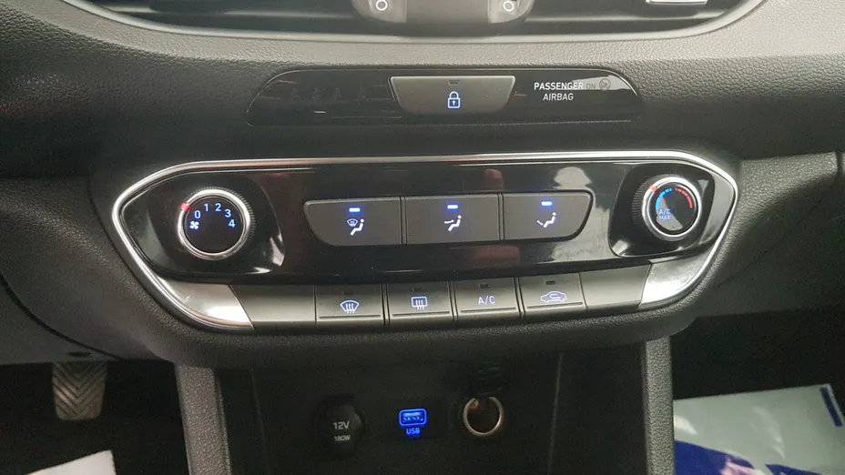 HYUNDAI i30 i30 1.5 DPI Classic +