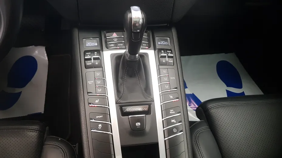 PORSCHE Macan Macan