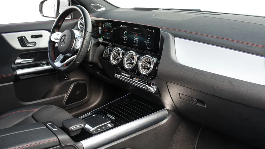 MERCEDES-BENZ EQA EQA 250 66.5kWh AMG Line
