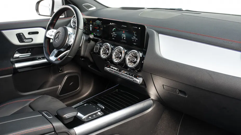 MERCEDES-BENZ EQA EQA 250 66.5kWh AMG Line