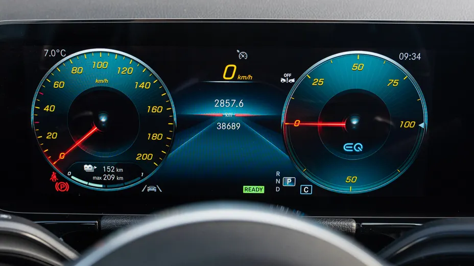 MERCEDES-BENZ EQA EQA 250 66.5kWh AMG Line