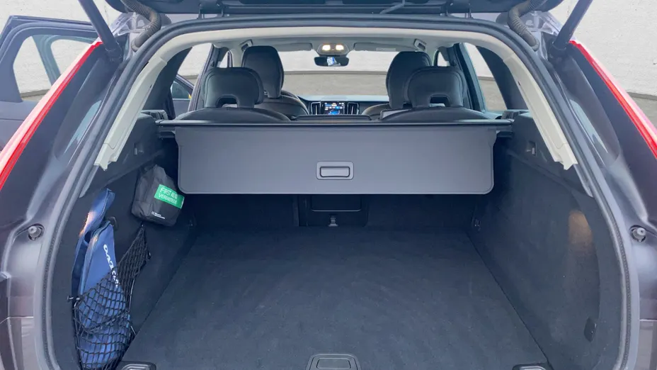 VOLVO XC60 XC60 B5 B AWD Plus Dark aut